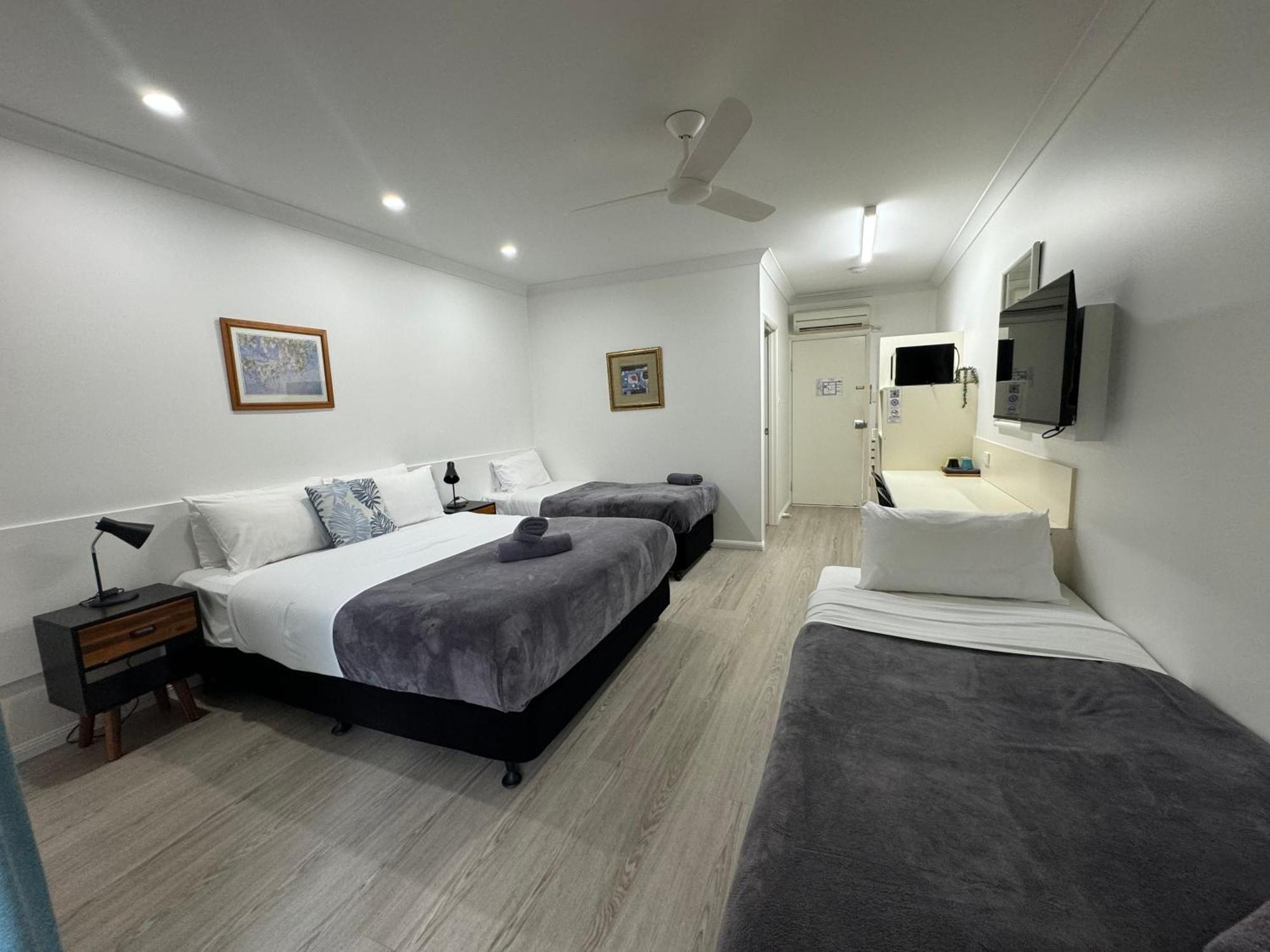 Mareeba Motor Inn Экстерьер фото