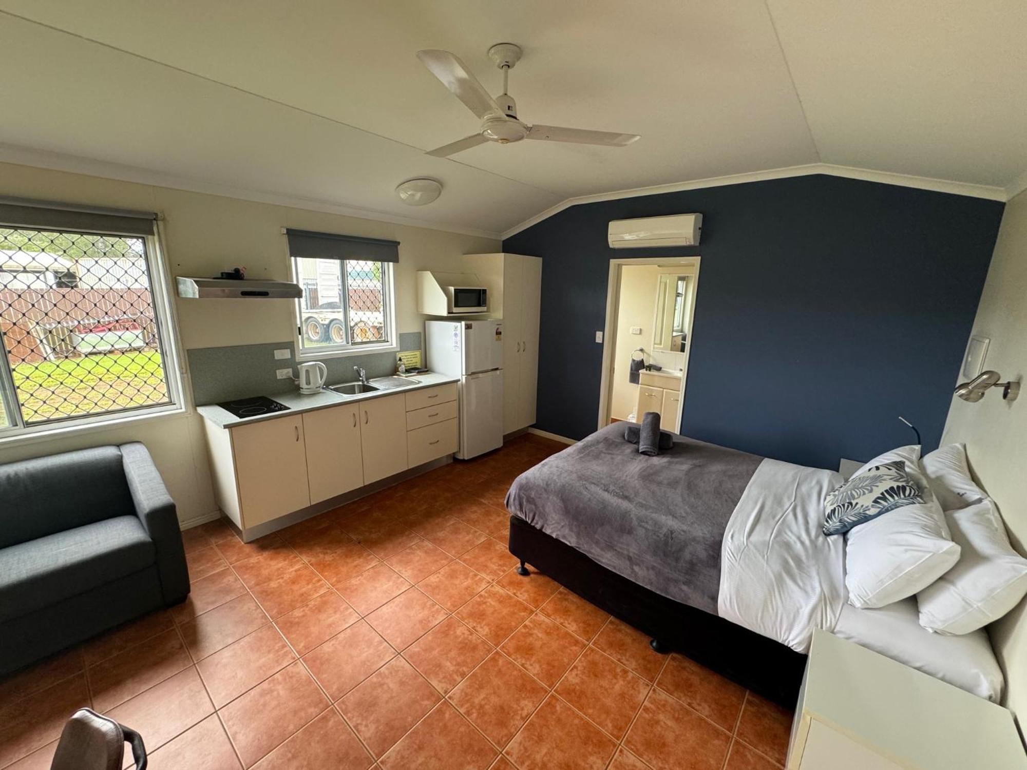 Mareeba Motor Inn Экстерьер фото