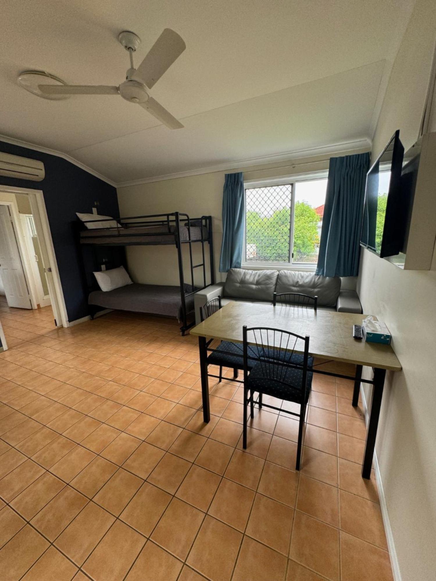 Mareeba Motor Inn Экстерьер фото