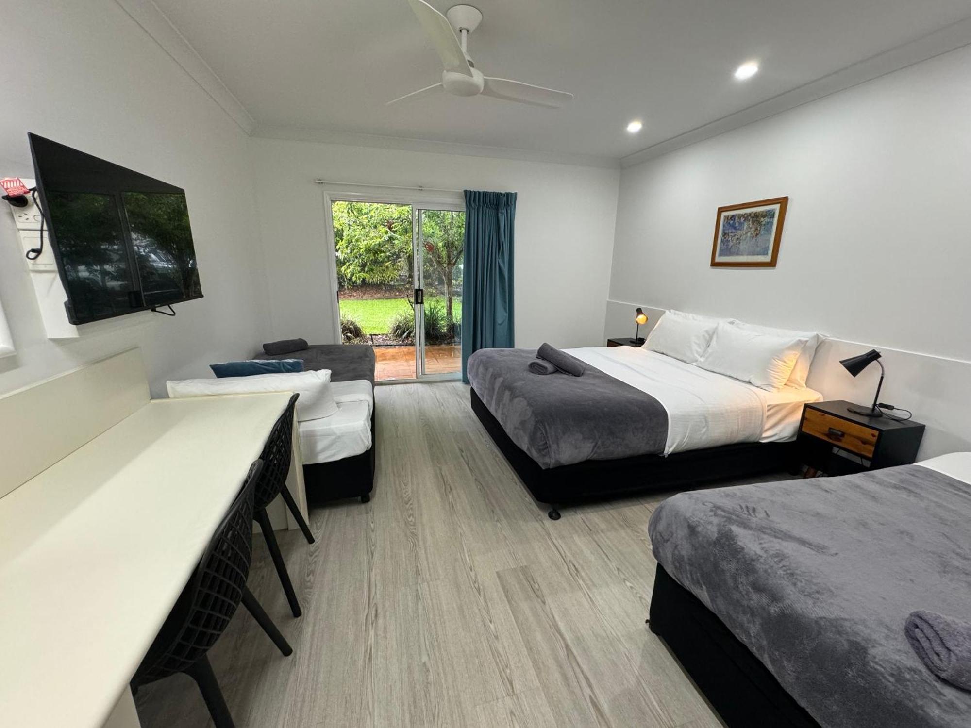 Mareeba Motor Inn Экстерьер фото